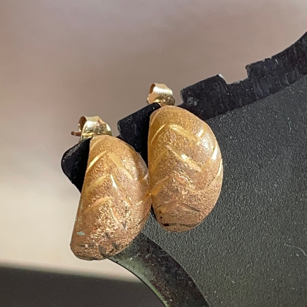 14K yellow gold textured earrings